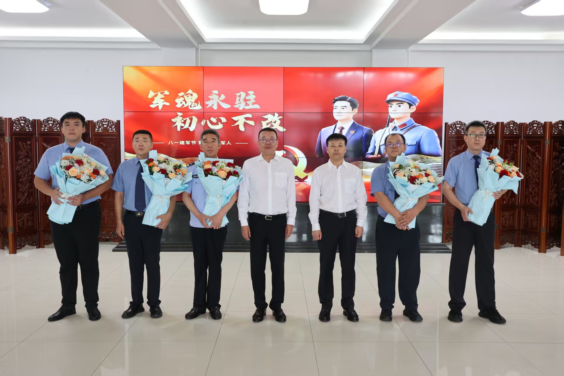 �¾���ɰ����ˣ��м��Ժ��չ����һ��ӵ������